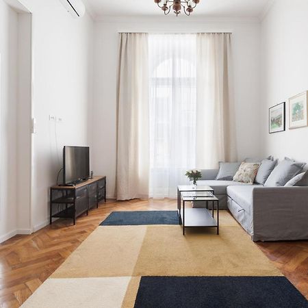 Cozy In The Heart Of Zagreb - H Apartment Exterior photo